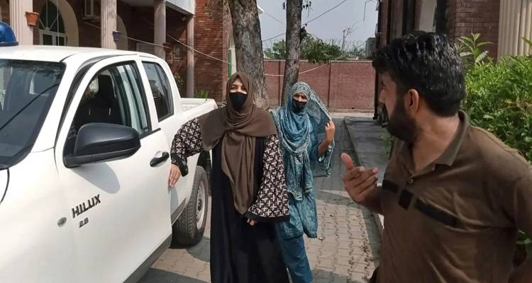 &Beta;&rho;&epsilon;&tau;&alpha;&nu;ί&alpha;: &Omicron;&mu;&omicron;&lambda;ό&gamma;&eta;&sigma;&epsilon; &omicron; &pi;&alpha;&tau;έ&rho;&alpha;&sigmaf; &tau;&eta;&sigmaf; 10&chi;&rho;&omicron;&nu;&eta;&sigmaf; &Sigma;ά&rho;&alpha; &Sigma;&alpha;&rho;ί&phi; -&laquo;&Tau;&eta; &chi;&tau;ύ&pi;&eta;&sigma;&alpha; &gamma;&iota;&alpha; &nu;&alpha; &tau;&eta;&nu; &tau;&iota;&mu;&omega;&rho;ή&sigma;&omega; &kappa;&alpha;&iota; &pi;έ&theta;&alpha;&nu;&epsilon;&raquo;