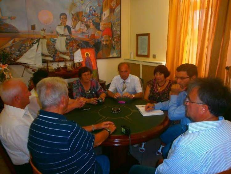 &Mu;&epsilon; &tau;&eta;&nu; &alpha;&nu;&tau;&iota;&pi;&rho;&omicron;&sigma;&omega;&pi;&epsilon;ί&alpha; &tau;&omicron;&upsilon; &Rho;&omega;&sigma;&iota;&kappa;&omicron;ύ &Epsilon;&rho;&upsilon;&theta;&rho;&omicron;ύ &Sigma;&tau;&alpha;&upsilon;&rho;&omicron;ύ &sigma;&upsilon;&nu;&alpha;&nu;&tau;ή&theta;&eta;&kappa;&epsilon; &sigma;ή&mu;&epsilon;&rho;&alpha; &omicron; &Delta;. &Mu;&alpha;&rho;&iota;&nu;ά&kappa;&eta;&sigmaf;