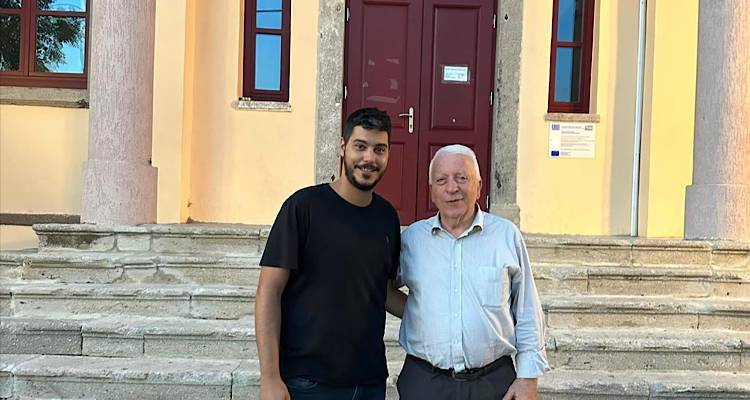 &Alpha;&pi;. &Kappa;&omicron;&upsilon;&tau;&sigma;&omicron;&gamma;&iota;ά&nu;&nu;&eta;&sigmaf;: &laquo;&Epsilon;&pi;&iota;&theta;&upsilon;&mu;ί&alpha; &mu;&omicron;&upsilon; &epsilon;ί&nu;&alpha;&iota; &nu;&alpha; &upsilon;&pi;&eta;&rho;&epsilon;&tau;ή&sigma;&omega; &tau;&omicron;&nu; &tau;ό&pi;&omicron; &mu;&omicron;&upsilon;&raquo;