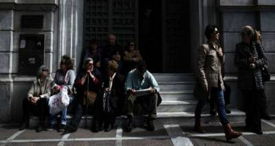 Spiegel: &Omicron;&iota; &pi;&omicron;&lambda;ί&tau;&epsilon;&sigmaf; &tau;&eta;&sigmaf; &Epsilon;&Epsilon; &theta;&alpha; &mu;&pi;&omicron;&rho;&omicron;ύ&nu; &pi;&lambda;έ&omicron;&nu; &nu;&alpha; &pi;&rho;&omicron;&sigma;&phi;ύ&gamma;&omicron;&upsilon;&nu; &epsilon;&nu;ά&nu;&tau;&iota;&alpha; &sigma;&tau;&alpha; &mu;έ&tau;&rho;&alpha; &lambda;&iota;&tau;ό&tau;&eta;&tau;&alpha;&sigmaf;