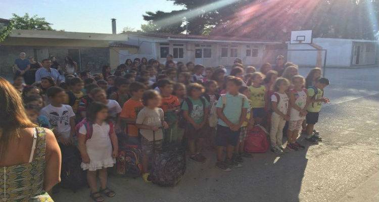 &Tau;&omicron; 1&omicron; &Nu;&eta;&pi;&iota;&alpha;&gamma;&omega;&gamma;&epsilon;ί&omicron; &kappa;&alpha;&iota; &tau;&omicron; 1&omicron; &Delta;&eta;&mu;&omicron;&tau;&iota;&kappa;ό &Mu;ύ&rho;&iota;&nu;&alpha;&sigmaf; &alpha;&nu;&alpha;&lambda;&alpha;&mu;&beta;ά&nu;&omicron;&upsilon;&nu; &laquo;&pi;&rho;ά&sigma;&iota;&nu;&eta;&raquo; &delta;&rho;ά&sigma;&eta;