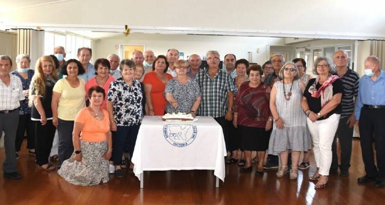 &Sigma;&tau;&iota;&gamma;&mu;&iota;ό&tau;&upsilon;&pi;&omicron; &alpha;&pi;ό &tau;&eta;&nu; &epsilon;&kappa;&delta;ή&lambda;&omega;&sigma;&eta; &kappa;&omicron;&pi;ή&sigmaf; &tau;&eta;&sigmaf; &pi;ί&tau;&alpha;&sigmaf; &tau;&omicron;&upsilon; &Sigma;&upsilon;&lambda;&lambda;ό&gamma;&omicron;&upsilon; &Eta;&lambda;&iota;&kappa;&iota;&omega;&mu;έ&nu;&omega;&nu; &Kappa;&omicron;&nu;&tau;&iota;ά &Lambda;ή&mu;&nu;&omicron;&upsilon;, &mu;&epsilon; &tau;&eta;&nu; &pi;&rho;ό&epsilon;&delta;&rho;&omicron; &kappa;&alpha; &Phi;&omega;&tau;&epsilon;&iota;&nu;ή &Delta;&eta;&mu;&eta;&rho;&omicron;ύ&lambda;&eta; &nu;&alpha; &kappa;ό&beta;&epsilon;&iota; &tau;&omicron; &pi;&rho;ώ&tau;&omicron; &kappa;&omicron;&mu;&mu;ά&tau;&iota;. &Phi;ώ&tau;&omicron;: &Kappa;ώ&sigma;&tau;&alpha;&sigmaf; &Nu;&tau;&epsilon;&beta;έ&sigmaf;