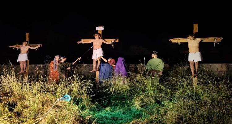 Αναπαραστάσεις του Θείου Πάθους τη Μεγάλη Παρασκευή στον Μούδρο | Εικόνες συγκίνησης και κατάνυξης