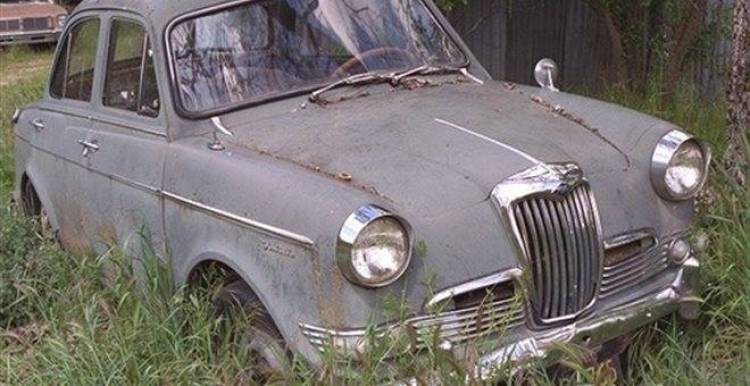 Ξεκίνησε η απομάκρυνση των εγκαταλελειμμένων οχημάτων στη Λήμνο