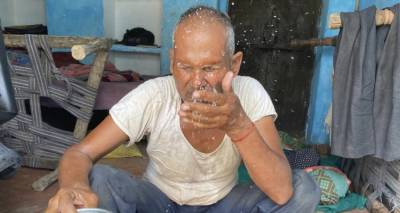 &Iota;&nu;&delta;ί&alpha;: 98 &nu;&epsilon;&kappa;&rho;&omicron;ί &alpha;&pi;ό &kappa;ύ&mu;&alpha; &kappa;&alpha;ύ&sigma;&omega;&nu;&alpha; - &Sigma;&chi;&epsilon;&delta;ό&nu; 45 &beta;&alpha;&theta;&mu;&omicron;ύ&sigmaf; &Kappa;&epsilon;&lambda;&sigma;ί&omicron;&upsilon; έ&delta;&epsilon;&iota;&xi;&epsilon; &omicron; &upsilon;&delta;&rho;ά&rho;&gamma;&upsilon;&rho;&omicron;&sigmaf;