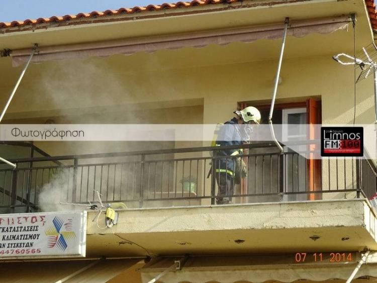 Φωτιά σε σπίτι στη Μύρινα | Ανησυχία για κατάκοιτη ηλικιωμένη (photos)