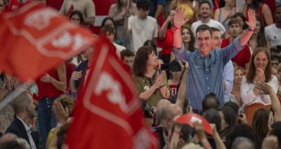 &Iota;&sigma;&pi;&alpha;&nu;ί&alpha;: &Epsilon;&kappa;&lambda;&omicron;&gamma;έ&sigmaf; &epsilon;&nu; &mu;έ&sigma;&omega; &kappa;&alpha;ύ&sigma;&omega;&nu;&alpha; &mu;&epsilon; &tau;&omicron;&nu; &Sigma;ά&nu;&tau;&sigma;&epsilon;&theta; &alpha;&nu;&tau;&iota;&mu;έ&tau;&omega;&pi;&omicron; &mu;&epsilon; &delta;&epsilon;&xi;&iota;ά &kappa;&alpha;&iota; &alpha;&kappa;&rho;&omicron;&delta;&epsilon;&xi;&iota;ά | &Tau;&alpha; &sigma;&epsilon;&nu;ά&rho;&iota;&alpha; &tau;&eta;&sigmaf; &epsilon;&pi;ό&mu;&epsilon;&nu;&eta;&sigmaf; &eta;&mu;έ&rho;&alpha;&sigmaf;