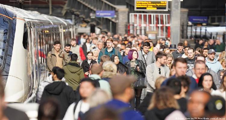 &Beta;&rho;&epsilon;&tau;&alpha;&nu;ί&alpha;: &Tau;&omicron; &epsilon;&pi;&iota;&beta;&alpha;&tau;&iota;&kappa;ό &kappa;&omicron;&iota;&nu;ό &alpha;&nu;&tau;&iota;&mu;&epsilon;&tau;&omega;&pi;ί&zeta;&epsilon;&iota; &tau;&epsilon;&rho;ά&sigma;&tau;&iota;&alpha; &pi;&rho;&omicron;&beta;&lambda;ή&mu;&alpha;&tau;&alpha; &kappa;&alpha;&theta;ώ&sigmaf; &xi;&epsilon;&kappa;&iota;&nu;&omicron;ύ&nu; &nu;έ&epsilon;&sigmaf; &alpha;&pi;&epsilon;&rho;&gamma;ί&epsilon;&sigmaf;