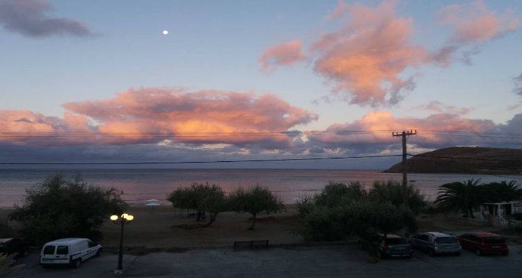 &Alpha;&nu;&epsilon;&beta;&alpha;ί&nu;&epsilon;&iota; &eta; &theta;&epsilon;&rho;&mu;&omicron;&kappa;&rho;&alpha;&sigma;ί&alpha;
