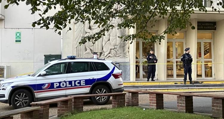 &Sigma;&omicron;&kappa; &sigma;&tau;&eta; &Gamma;&alpha;&lambda;&lambda;ί&alpha;: 33&chi;&rho;&omicron;&nu;&omicron;&sigmaf; &delta;&omicron;&lambda;&omicron;&phi;ό&nu;&eta;&sigma;&epsilon; &tau;&eta; &gamma;&upsilon;&nu;&alpha;ί&kappa;&alpha; &tau;&omicron;&upsilon; &kappa;&alpha;&iota; &tau;&alpha; &tau;έ&sigma;&sigma;&epsilon;&rho;&alpha; &pi;&alpha;&iota;&delta;&iota;ά &tau;&omicron;&upsilon;&sigmaf; | &Sigma;&upsilon;&nu;&epsilon;&lambda;ή&phi;&theta;&eta; &sigma;&tau;&eta;&nu; &pi;ό&lambda;&eta; &Sigma;&epsilon;&beta;&rho;ά&nu;