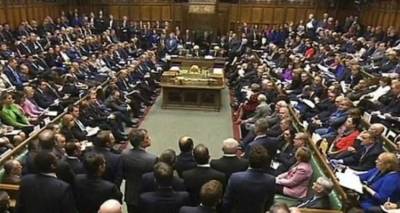 &laquo;&Rho;&omicron;&zeta;&raquo; &tau;&alpha;&rho;&alpha;&chi;ή &sigma;&tau;&eta; &Beta;&rho;&epsilon;&tau;&alpha;&nu;ί&alpha;: &Tau;&omicron; &sigma;&kappa;ά&nu;&delta;&alpha;&lambda;&omicron; &mu;&epsilon; &tau;&omicron;&upsilon;&sigmaf; &delta;&omicron;&nu;&eta;&tau;έ&sigmaf; &laquo;&delta;&epsilon;ί&chi;&nu;&epsilon;&iota;&raquo; &alpha;&kappa;ό&mu;&alpha; 36 &sigma;&tau;&epsilon;&lambda;έ&chi;&eta; &tau;&eta;&sigmaf; &Mu;έ&iota;!