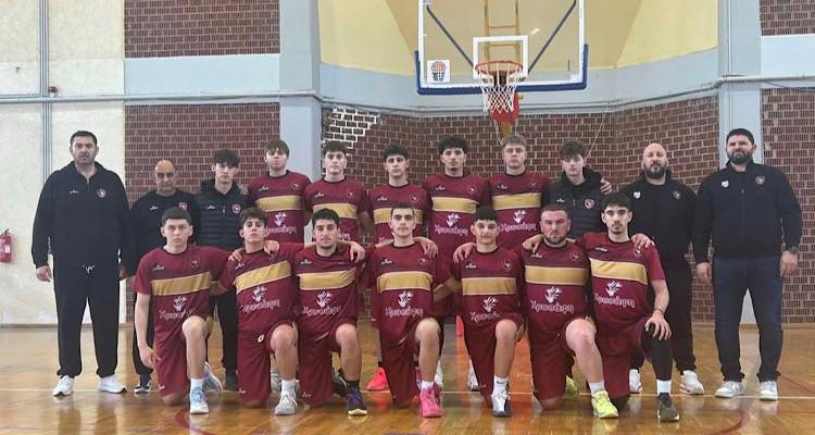 &Mu;&pi;ά&sigma;&kappa;&epsilon;&tau;: &Omicron;&lambda;&omicron;&kappa;&lambda;ή&rho;&omega;&sigma;&alpha;&nu; &mu;&epsilon; &epsilon;&pi;&iota;&tau;&upsilon;&chi;ί&alpha; &tau;&eta; &sigma;&epsilon;&zeta;ό&nu; &omicron;&iota; Έ&phi;&eta;&beta;&omicron;&iota; &tau;&omicron;&upsilon; &Eta;&phi;&alpha;ί&sigma;&tau;&omicron;&upsilon;