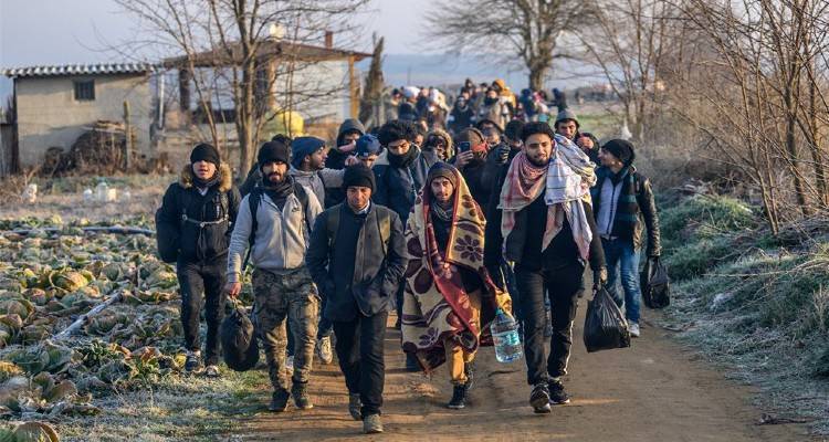 Μετανάστες στα σύνορα: Μετακινούνται νοτιότερα στον Έβρο | «Κόκκινος συναγερμός» και στο Αιγαίο