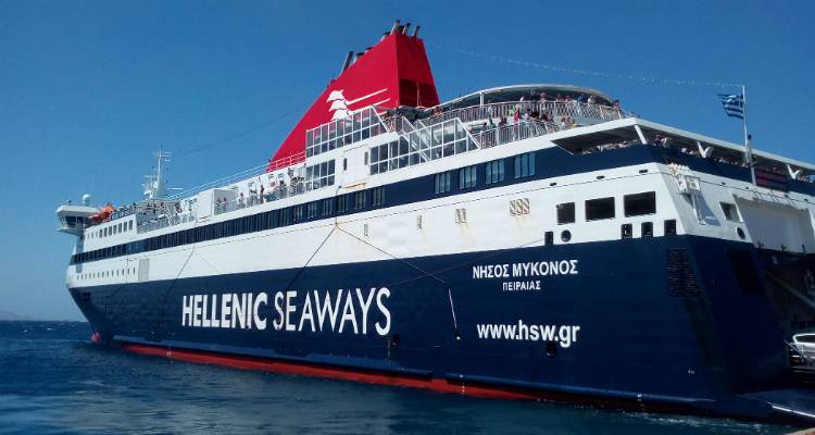 Απαγορευτικό απόπλου: Δεμένο στον Πειραιά το «Νήσος Μύκονος»