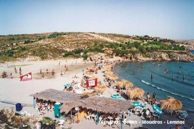 Αποδράσεις σε παραλίες της Λήμνου με λεωφορεία του ΚΤΕΛ | Δείτε τα νέα δρομολόγια