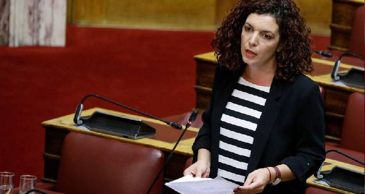 &Mu;&alpha;&rho;ί&alpha; &Kappa;&omicron;&mu;&nu;&eta;&nu;ά&kappa;&alpha;: "&Nu;&alpha; &mu;&eta;&nu; &upsilon;&pi;ά&rho;&xi;&epsilon;&iota; &omicron;ύ&tau;&epsilon; έ&nu;&alpha; &sigma;&pi;ί&tau;&iota; &chi;&omega;&rho;ί&sigmaf; &rho;&epsilon;ύ&mu;&alpha; &kappa;&alpha;&iota; &theta;έ&rho;&mu;&alpha;&nu;&sigma;&eta;"