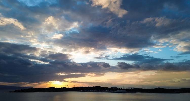 &Kappa;&alpha;&iota;&rho;ό&sigmaf;: &Tau;&omicron; &laquo;&kappa;&alpha;&mu;&pi;&alpha;&nu;ά&kappa;&iota;&raquo; &Mu;&alpha;&rho;&omicron;&upsilon;&sigma;ά&kappa;&eta; &gamma;&iota;&alpha; &tau;&eta;&nu; &Pi;&rho;&omega;&tau;&omicron;&mu;&alpha;&gamma;&iota;ά - &Pi;&omicron;ύ &theta;&alpha; &epsilon;ί&nu;&alpha;&iota; &laquo;&phi;&theta;&iota;&nu;ό&pi;&omega;&rho;&omicron;&raquo;