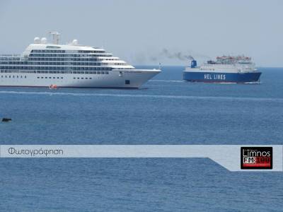 Αγκυροβόλησε το πρωί ανοιχτά του λιμανιού της Μύρινας το εντυπωσιακό «Seabourn Odyssey» (photos)