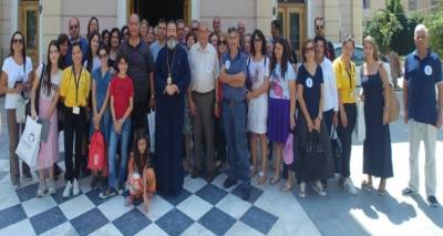 &Sigma;&tau;&eta; &Lambda;ή&mu;&nu;&omicron; &pi;&rho;&omicron;&sigma;&kappa;&upsilon;&nu;&eta;&mu;&alpha;&tau;&iota;&kappa;ή &Kappa;&rho;&omicron;&upsilon;&alpha;&zeta;&iota;έ&rho;&alpha; &alpha;&pi;ό &tau;&eta;&nu; &Epsilon;&kappa;&kappa;&lambda;&eta;&sigma;ί&alpha; &tau;&eta;&sigmaf; &Kappa;ύ&pi;&rho;&omicron;&upsilon;