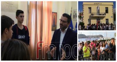 &Sigma;&tau;&omicron; &Delta;ή&mu;&alpha;&rho;&chi;&omicron; &Lambda;ή&mu;&nu;&omicron;&upsilon; &omicron;&iota; &mu;&alpha;&theta;&eta;&tau;έ&sigmaf; &tau;&omicron;&upsilon; &Gamma;&upsilon;&mu;&nu;&alpha;&sigma;ί&omicron;&upsilon; &Mu;ύ&rho;&iota;&nu;&alpha;&sigmaf; (photos + video)