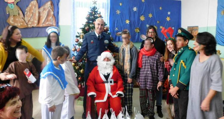 Λήμνος: Το Ειδικό Σχολείο Καλλιθέας επισκέφθηκε ο Διοικητής της 130 Σμηναρχίας Μάχης (photos)