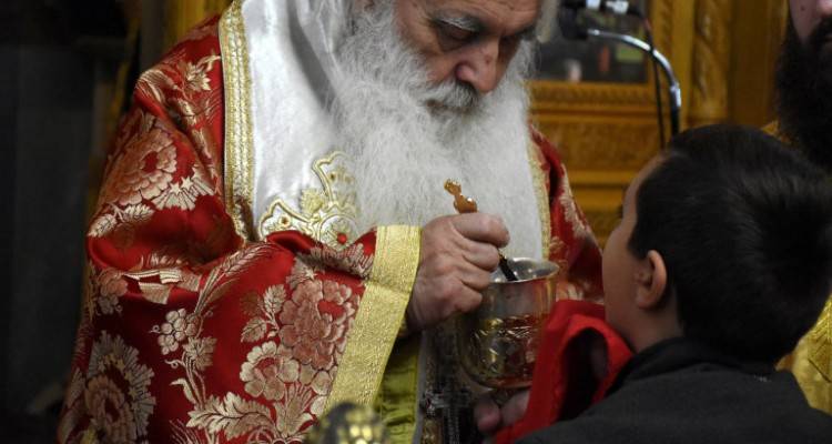 &Epsilon;&theta;&nu;&iota;&kappa;ή &Epsilon;&pi;&iota;&tau;&rho;&omicron;&pi;ή &Delta;&eta;&mu;ό&sigma;&iota;&alpha;&sigmaf; &Upsilon;&gamma;&epsilon;ί&alpha;&sigmaf;: &Omicron; &kappa;&omicron;&rho;&omega;&nu;&omicron;ϊό&sigmaf; &mu;&epsilon;&tau;&alpha;&delta;ί&delta;&epsilon;&tau;&alpha;&iota; &kappa;&alpha;&iota; &mu;&epsilon; &tau;&omicron; &sigma;ά&lambda;&iota;&omicron; &kappa;&alpha;&iota; &mu;&epsilon; &tau;&omicron; &kappa;&omicron;&upsilon;&tau;&alpha;&lambda;ά&kappa;&iota;