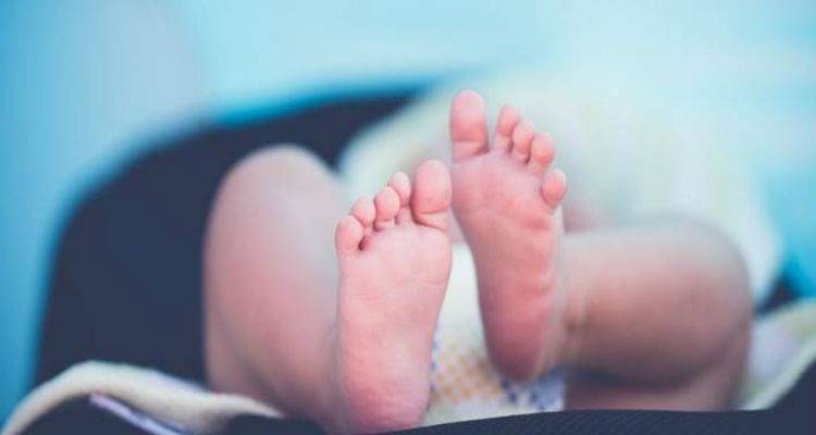 &Gamma;&alpha;&lambda;&lambda;ί&alpha;: &Theta;ά&nu;&alpha;&tau;&omicron;&sigmaf;-&mu;&upsilon;&sigma;&tau;ή&rho;&iota;&omicron; &beta;&rho;έ&phi;&omicron;&upsilon;&sigmaf; 10 &eta;&mu;&epsilon;&rho;ώ&nu; &mu;&epsilon;&tau;ά &alpha;&pi;ό &lambda;ή&psi;&eta; &sigma;&kappa;&epsilon;&upsilon;ά&sigma;&mu;&alpha;&tau;&omicron;&sigmaf; &gamma;&iota;&alpha; &tau;&eta;&nu; έ&lambda;&lambda;&epsilon;&iota;&psi;&eta; &tau;&eta;&sigmaf; &beta;&iota;&tau;&alpha;&mu;ί&nu;&eta;&sigmaf; D