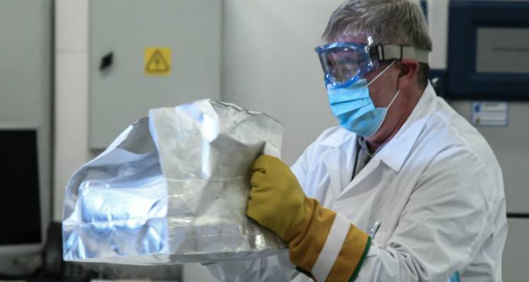 Εμβόλια: Δείτε αν ανήκετε στις πρώτες ομάδες που θα εμβολιαστούν | Οι τρεις τρόποι για να κλείσουμε ραντεβού