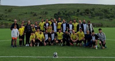 Έ&nu;&alpha; &gamma;ή&pi;&epsilon;&delta;&omicron; &mu;&iota;&alpha; &omicron;&iota;&kappa;&omicron;&gamma;έ&nu;&epsilon;&iota;&alpha; | &Sigma;&upsilon;&gamma;&kappa;ί&nu;&eta;&sigma;&eta; &kappa;&alpha;&iota; &iota;&sigma;&tau;&omicron;&rho;ί&alpha; &sigma;&tau;&eta; &mu;&epsilon;&gamma;ά&lambda;&eta; &gamma;&iota;&omicron;&rho;&tau;ή &tau;&omicron;&upsilon; Ά&rho;&eta; &Mu;&omicron;ύ&delta;&rho;&omicron;&upsilon;