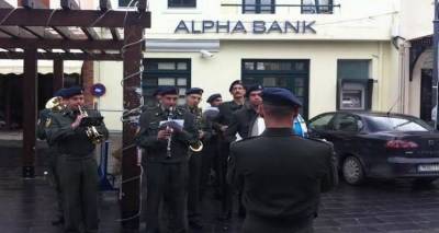 Η μπάντα του στρατού πριν λίγο στην αγορά της Μύρινας (Photos)