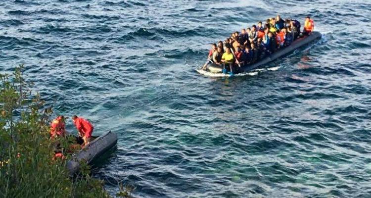 &Tau;&epsilon;&lambda;&epsilon;&upsilon;&tau;&alpha;ί&alpha; &epsilon;&xi;έ&lambda;&iota;&xi;&eta;: 220 &pi;&rho;ό&sigma;&phi;&upsilon;&gamma;&epsilon;&sigmaf; &sigma;ή&mu;&epsilon;&rho;&alpha; &sigma;&tau;&eta; &Lambda;ή&mu;&nu;&omicron;