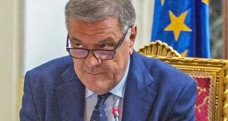 Qatargate: &Sigma;&upsilon;&nu;&epsilon;&lambda;ή&phi;&theta;&eta; &kappa;&alpha;&iota; &eta; &lambda;&omicron;&gamma;ί&sigma;&tau;&rho;&iota;&alpha; &tau;&omicron;&upsilon; &Pi;&alpha;&nu;&tau;&sigma;έ&rho;&iota; | &Phi;έ&rho;&epsilon;&tau;&alpha;&iota; &nu;&alpha; &laquo;&xi;έ&pi;&lambda;&epsilon;&nu;&epsilon;&raquo; &chi;&rho;ή&mu;&alpha;&tau;&alpha; &alpha;&pi;ό &Kappa;&alpha;&tau;ά&rho; &kappa;&alpha;&iota; &Mu;&alpha;&rho;ό&kappa;&omicron;