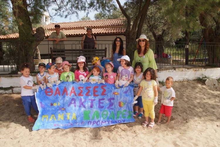 «Οι μικροί οικολόγοι» του Νηπιαγωγείου και του Δημοτικού Σχολείου του Κοντιά καθαρίζουν τον Εβγάτη