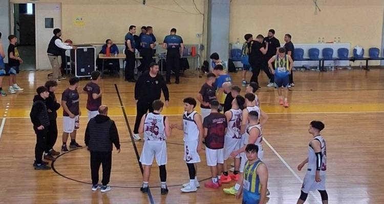 &laquo;&Epsilon;&delta;ώ &epsilon;ί&nu;&alpha;&iota; &Lambda;ή&mu;&nu;&omicron;&sigmaf;, &delta;&epsilon;&nu; &epsilon;ί&nu;&alpha;&iota; &alpha;&sigma;&tau;&epsilon;ί&alpha;!&raquo;: &Pi;&rho;&omega;&tau;&alpha;&theta;&lambda;&eta;&tau;ή&sigmaf; &Beta;&omicron;&rho;&epsilon;ί&omicron;&upsilon; &Alpha;&iota;&gamma;&alpha;ί&omicron;&upsilon; &xi;&alpha;&nu;ά &omicron; Ή&phi;&alpha;&iota;&sigma;&tau;&omicron;&sigmaf; &Lambda;ή&mu;&nu;&omicron;&upsilon;!