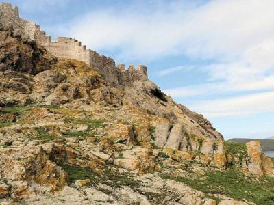 Κλειστή η κύρια είσοδος του Κάστρου της Μύρινα