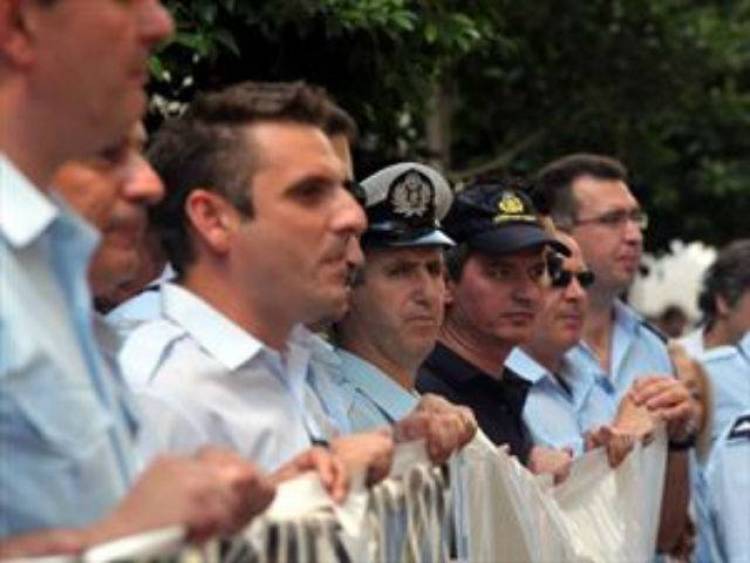 &Sigma;&tau;&iota;&sigmaf; 9 &Mu;&alpha;ΐ&omicron;&upsilon; &epsilon;&phi;ά&pi;&alpha;&xi; &tau;&omicron; &epsilon;&pi;ί&delta;&omicron;&mu;&alpha; &sigma;&tau;&omicron;&upsilon;&sigmaf; έ&nu;&sigma;&tau;&omicron;&lambda;&omicron;&upsilon;&sigmaf;