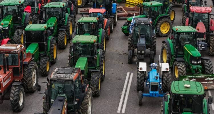 &Tau;&eta;&nu; &Tau;&rho;ί&tau;&eta; &eta; &sigma;&upsilon;&nu;ά&nu;&tau;&eta;&sigma;&eta; &Mu;&eta;&tau;&sigma;&omicron;&tau;ά&kappa;&eta;-&alpha;&gamma;&rho;&omicron;&tau;ώ&nu;, &epsilon;&lambda;&pi;ί&delta;&epsilon;&sigmaf; &gamma;&iota;&alpha; &sigma;&upsilon;&mu;&phi;&omega;&nu;ί&alpha; -&Sigma;&tau;&eta;&nu; ά&kappa;&rho;&eta; &tau;&omega;&nu; &delta;&rho;ό&mu;&omega;&nu; &alpha;&pi;ό &sigma;ή&mu;&epsilon;&rho;&alpha; &tau;&alpha; &tau;&rho;&alpha;&kappa;&tau;έ&rho;