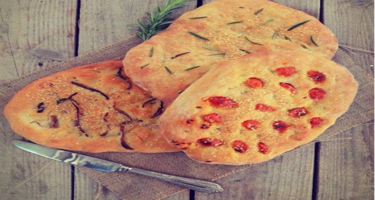 Καθαρά Δευτέρα | Η πιο εύκολη και νόστιμη συνταγή για λαγάνα με... κρασί Λήμνου