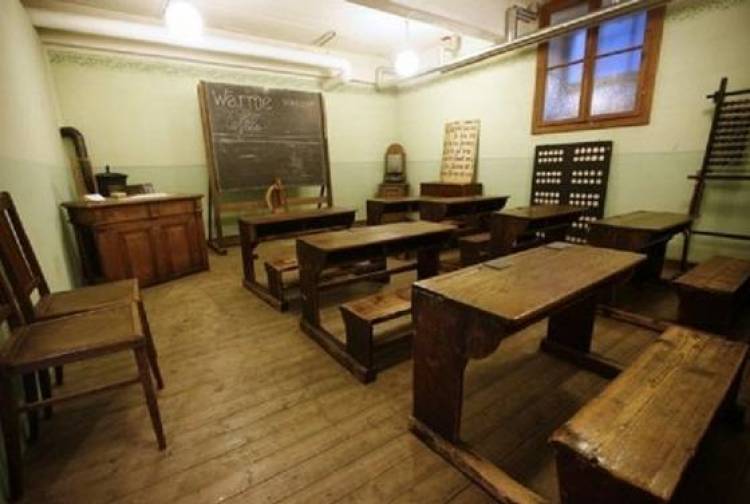 &Tau;&alpha; &alpha;&sigma;&upsilon;&nu;ή&theta;&iota;&sigma;&tau;&alpha; &mu;&omicron;&upsilon;&sigma;&epsilon;ί&alpha; &tau;&eta;&sigmaf; &Alpha;&upsilon;&sigma;&tau;&rho;ί&alpha;&sigmaf;