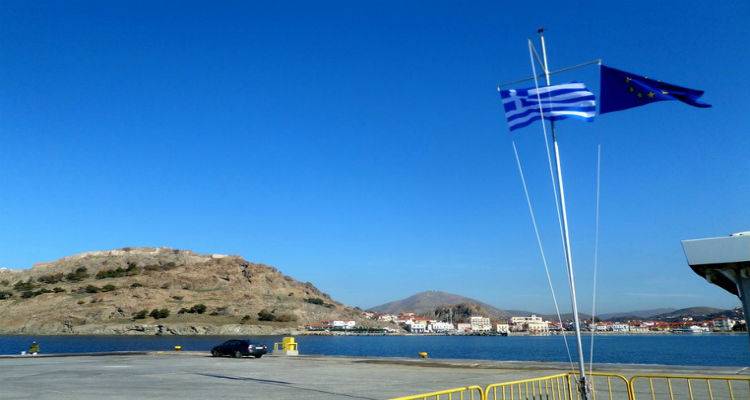 &Upsilon;&psi;ώ&theta;&eta;&kappa;&epsilon; &eta; &gamma;&alpha;&lambda;&alpha;&nu;ό&lambda;&epsilon;&upsilon;&kappa;&eta; &kappa;&alpha;&iota; &eta; &sigma;&eta;&mu;&alpha;ί&alpha; &tau;&eta;&sigmaf; &Epsilon;.&Epsilon;. &sigma;&tau;&omicron; &lambda;&iota;&mu;ά&nu;&iota; &tau;&eta;&sigmaf; &Mu;ύ&rho;&iota;&nu;&alpha;&sigmaf; (photos)