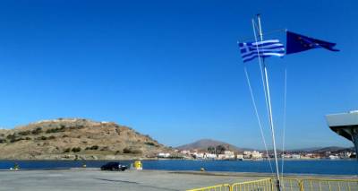 &Upsilon;&psi;ώ&theta;&eta;&kappa;&epsilon; &eta; &gamma;&alpha;&lambda;&alpha;&nu;ό&lambda;&epsilon;&upsilon;&kappa;&eta; &kappa;&alpha;&iota; &eta; &sigma;&eta;&mu;&alpha;ί&alpha; &tau;&eta;&sigmaf; &Epsilon;.&Epsilon;. &sigma;&tau;&omicron; &lambda;&iota;&mu;ά&nu;&iota; &tau;&eta;&sigmaf; &Mu;ύ&rho;&iota;&nu;&alpha;&sigmaf; (photos)