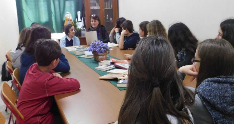 &Epsilon;&pi;ί&sigma;&kappa;&epsilon;&psi;&eta; &tau;&eta;&sigmaf; &Mu;&alpha;&rho;ί&alpha;&sigmaf; &Lambda;&alpha;&mu;&pi;&alpha;&delta;&alpha;&rho;ί&delta;&omicron;&upsilon;-&Pi;ό&theta;&omicron;&upsilon; &sigma;&tau;&omicron; &Gamma;&upsilon;&mu;&nu;ά&sigma;&iota;&omicron; &Lambda;&iota;&beta;&alpha;&delta;&omicron;&chi;&omega;&rho;ί&omicron;&upsilon; (photos)