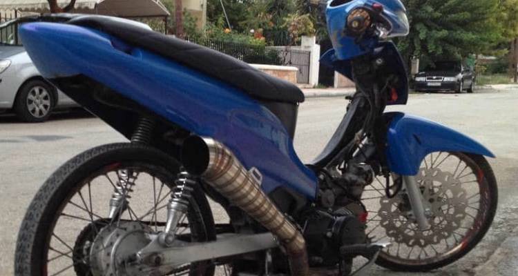 Πρόεδρος Καλλιθέας: «Παρακαλώ τους οδηγούς δικύκλων να φτιάξουν τις εξατμίσεις τους»