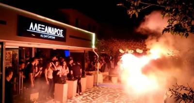 &Tau;&alpha; &laquo;Feelings&raquo; &epsilon;&pi;έ&sigma;&tau;&rho;&epsilon;&psi;&alpha;&nu; &kappa;&alpha;&iota; &tau;ά&rho;&alpha;&xi;&alpha;&nu; &tau;&alpha; &nu;&epsilon;&rho;ά &sigma;&tau;&eta; &delta;&iota;&alpha;&sigma;&kappa;έ&delta;&alpha;&sigma;&eta; &tau;&eta;&sigmaf; &Lambda;ή&mu;&nu;&omicron;&upsilon;! (video)