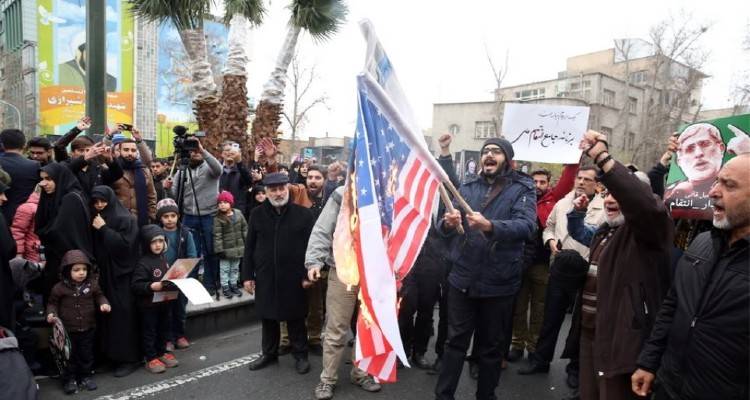 «Βράζει» η Μέση Ανατολή: Η Βαγδάτη ζητά να φύγουν αμερικανικές δυνάμεις από το Ιράκ