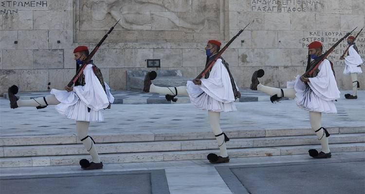 Οι εύζωνοι και η στολή τους