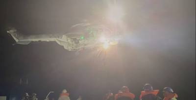 130 &Sigma;&Mu; &Lambda;ή&mu;&nu;&omicron;&upsilon; &kappa;&alpha;&iota; Aqua Blue &laquo;έ&nu;&omega;&sigma;&alpha;&nu;&raquo; &tau;&iota;&sigmaf; &delta;&upsilon;&nu;ά&mu;&epsilon;&iota;&sigmaf; &tau;&omicron;&upsilon;&sigmaf; &sigma;&tau;&alpha; &pi;&lambda;&alpha;ί&sigma;&iota;&alpha; ά&sigma;&kappa;&eta;&sigma;&eta;&sigmaf; (video)