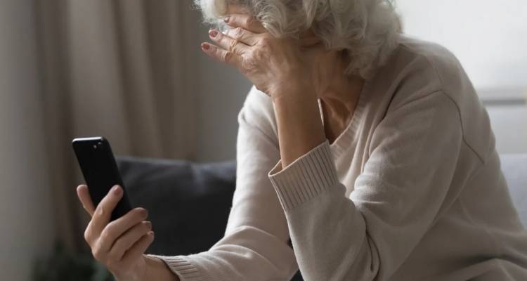 &Chi;ί&omicron;&sigmaf;: &Alpha;&pi;έ&sigma;&pi;&alpha;&sigma;&alpha;&nu; 9.000 &epsilon;&upsilon;&rho;ώ &kappa;&alpha;&iota; &kappa;&omicron;&sigma;&mu;ή&mu;&alpha;&tau;&alpha; &alpha;&pi;ό &gamma;&upsilon;&nu;&alpha;ί&kappa;&alpha; &gamma;&iota;&alpha; &delta;ή&theta;&epsilon;&nu; &epsilon;&pi;&epsilon;ί&gamma;&omicron;&upsilon;&sigma;&alpha; &chi;&epsilon;&iota;&rho;&omicron;&upsilon;&rho;&gamma;&iota;&kappa;ή &epsilon;&pi;έ&mu;&beta;&alpha;&sigma;&eta; &sigma;&upsilon;&gamma;&gamma;&epsilon;&nu;ή &tau;&eta;&sigmaf;