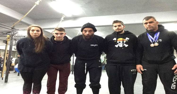 &Lambda;ή&mu;&nu;&omicron;&sigmaf;: &Epsilon;&nu;&tau;&upsilon;&pi;&omega;&sigma;&iota;&alpha;&kappa;ή &pi;&alpha;&rho;&omicron;&upsilon;&sigma;ί&alpha; &sigma;&tau;&eta;&nu; &Pi;&alpha;&nu;&epsilon;&lambda;&lambda;ή&nu;&iota;&alpha; &Lambda;ί&gamma;&kappa;&alpha;