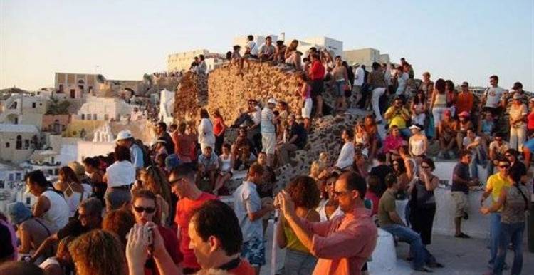 &laquo;&Alpha;&pi;&omicron;&gamma;&epsilon;&iota;ώ&theta;&eta;&kappa;&alpha;&nu;&raquo; &omicron;&iota; &alpha;&phi;ί&xi;&epsilon;&iota;&sigmaf; &xi;έ&nu;&omega;&nu; &tau;&omicron;&upsilon;&rho;&iota;&sigma;&tau;ώ&nu; &tau;&omicron;&nu; &Iota;&omicron;ύ&lambda;&iota;&omicron;
